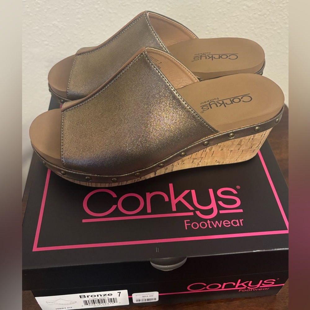 Corkys Bronze Hissy Wedges - Picture 5 of 7